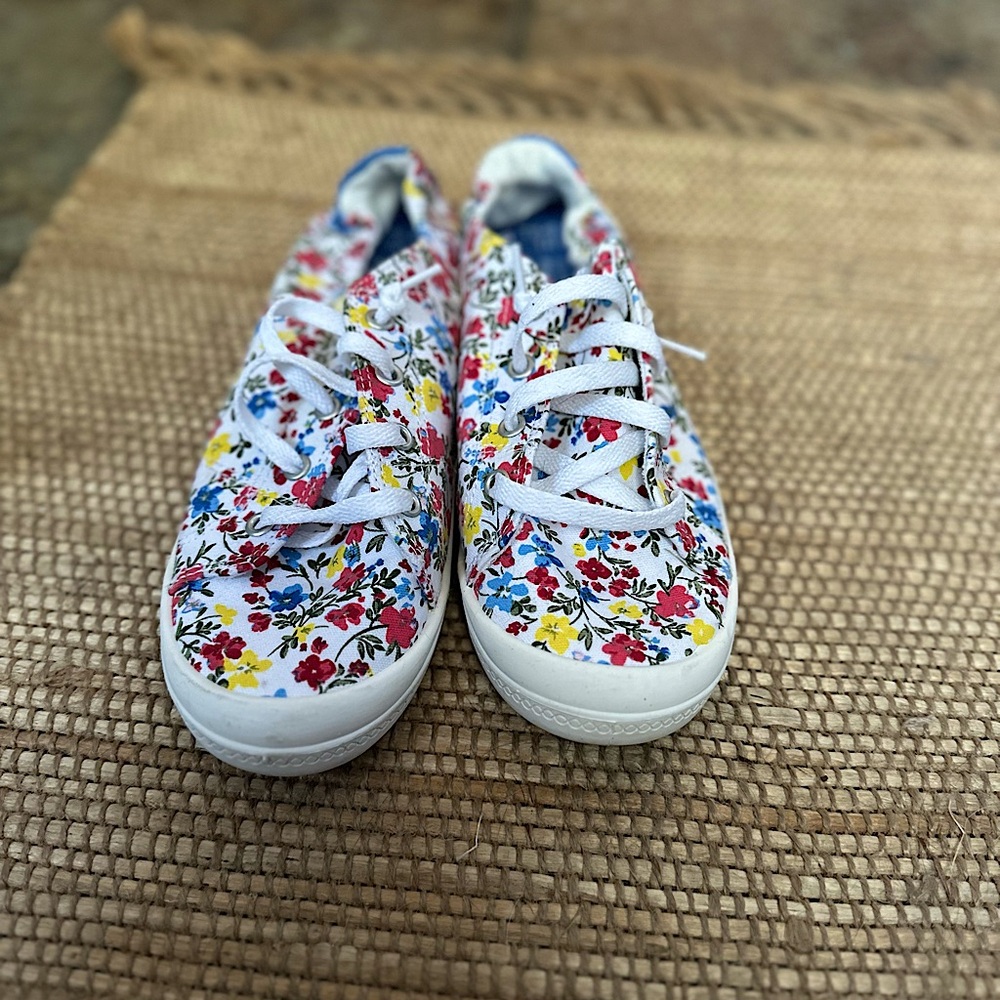 Canvas shoes